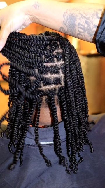 Marly Twist Short, Medium Spring Twist, Medium Sized Twists, Marley Hairstyles, Big Twist Braids Hairstyles, Twisted Hairstyles, Single Plaits, Medium Twist, Hair Braid Patterns