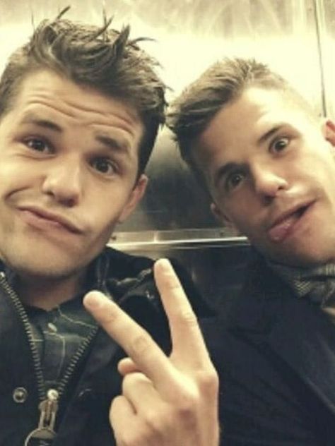 Teen Wolf Eyes, Teen Wolf Twins, Teen Wolf Tattoo, Max And Charlie Carver, Carver Twins, Max Carver, Charlie Carver, Hemsworth Brothers, Teen Wolf Memes