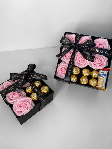 Flowers And Chocolate Gift Aesthetic, Box Flowers Gift Ideas, Gifts To Students, Boyfriend Valentine Gifts, Valentine Gifts For Boyfriend, Bouquet Business, Valentine Box Ideas, Luxury Roses, Chocolate Bouquet Diy