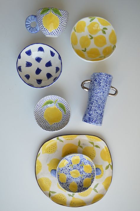 Ceramic Pottery Kitchen, Lemon Ceramic Painting, Color Me Mine Inspo Bowl, Small Ceramic Plates, Painted Fruit Plate, Ceramic Painting Diy, Ceramic Painting Bowls, Hand Painted Ceramic Bowl, Pottery Painting Coaster