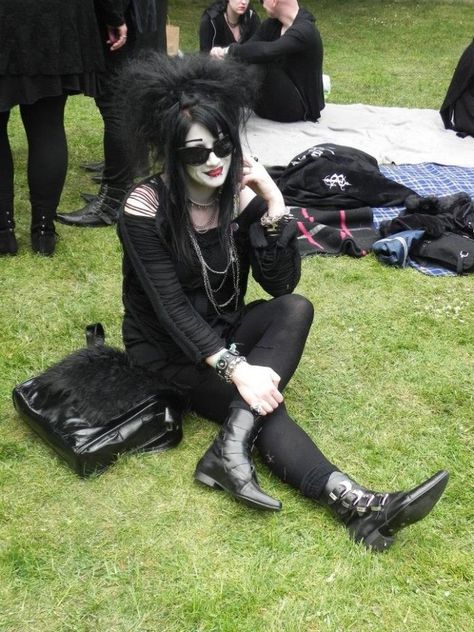 Goth day in Germany
Goth subculture
Goth fashion
Big hair
Trad Goth make up Trad Goth Fashion, Trad Goth Outfits, Perky Goth, Dark Gothic Fashion, Goth Outfit Inspo, Types Of Goth, Bubble Goth, Goth Outfit Ideas, Health Goth