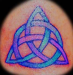 Celtic Trinity Knot Tattoo, Knot Tattoo Design, Trinity Knot Tattoo, Trinity Tattoo, Celtic Knot Tattoo, Tattoo Watercolor, Sister Tattoo, Knot Tattoo, Celtic Tattoo