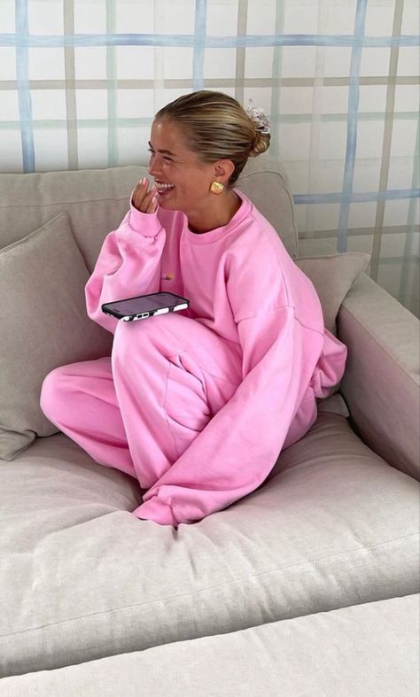 Mjukis Outfit, Bekväma Outfits, Lounge Outfits, Chill Fits, Winter Fits, Pink Outfits, Mode Streetwear, Airport Outfit, Pink Outfit