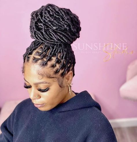 How to Soft Locs , Type of Hair Used & 30 Soft Locs Hairstyles 30 Soft Locs, Soft Baby Hairs, Soft Locs Hairstyles, Locs Soft, Braid Bun Updo, Butterfly Locks, African Threading, Loc Updo, Spring Twist Hair