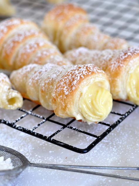 A blog about Italian food, quick and easy recipes, cooking experiences and tips. Visit my blog - get inspired and creative! Italian Cream Stuffed Cannoncini, Cream Stuffed Cannoncini, Puff Pastry Shells, Kek Lapis, Cream Horns, Puff Pastry Desserts, Italian Cream, Italian Pastries, Pastry Shells