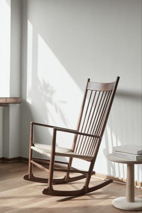 J16 Rocking Chair designed by Hans J. Wegner. Designed in 1944, Wegner 's rocker with the sensually curved arms was inspired by traditional Windsor and Shaker furniture, fused with Wegner’s poetic lines.  #j16rockingchair #j16 #hansjwegner #hanswegner #wegner #modernoriginals #craftedtolast Paper Yarn, Shaker Furniture, Chair Designs, Iconic Chairs, Natural Paper, Hans J Wegner, Outdoor Rocking Chairs, 75th Anniversary, Dining Room Bar