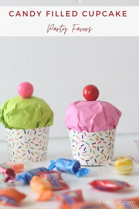 Candy Bouquet Party Favors, Cupcake Goodie Bag Ideas, Cupcake Favors Ideas, Diy Cupcake Party, Dollar Store Party Favors, Candy Land Party Favors, Candyland Party Favors, Candy Favors Ideas, Preschool Birthday Treats