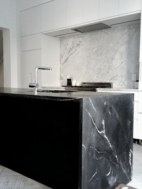 Take a look at how stunning this Black Moon Soapstone island, with a waterfall looks! It works perfectly with these white cabinets and Italian Marble. Marble Kitchen Decor, Grey Marble Kitchen, Black Kitchen Design, Black And White Kitchen, Marble Countertops Kitchen, Black Kitchen Island, Marble Counter, Kitchen Marble, Contemporary Interior Design