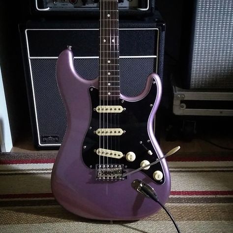 Guitar Astethic, Purple Electric Guitar, Guitar Reference, Guitar Purple, Purple Guitar, Fancy Pictures, Custom Bass, Types Of Guitar, Bass Guitarist