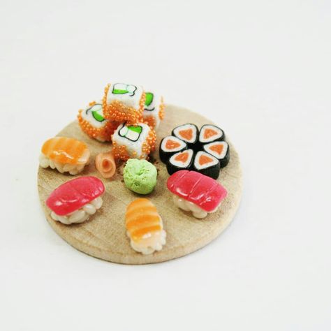 Polymer Clay Sushi, Clay Sushi, Easy Clay Ideas, Food Polymer Clay, Sushi Cake, Sushi Platter, Polymer Clay Kawaii, California Roll, Earrings Ideas