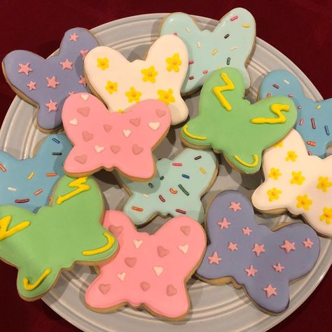 Butterbean’s Cafe inspired cookies! I wasn’t familiar with this show but I tried to represent the characters with their signature patterns… Butterbeans Cafe Party Ideas, Butterbeans Cafe, Butterbean's Cafe, Plant Wedding Favors, Baking Birthday Parties, Fairy Tea Parties, Cafe Party, Baking Party