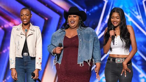 'AGT' judges hit unanimous Golden Buzzer for this country act: Watch Agt Judges, Dolly Parton Jolene, Golden Buzzer, Terry Crews, Loretta Lynn, Top Songs, Got Talent, America's Got Talent, Heidi Klum