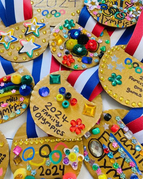 Cardboard Olympic Medals Olympic Medal Craft, Olympics Art, Mobile Art Studio, Art Cupboard, Kids Olympics, Olympic Crafts, Party Pops, Olympic Medals, Mobile Art