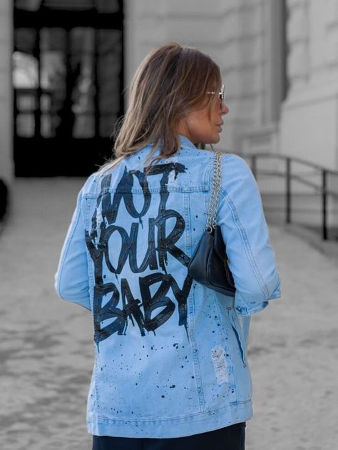 Apresentando a Jaqueta Jeans Feminina Alongada "Not You, Baby". Estilo e atitude com pintura exclusiva, bolsos internos e detalhes destroyed. Autêntica e única em cada detalhe.     Apresentando a Jaqueta Jeans Feminina Alongada "Not You, Baby". Estilo e atitude com pintura exclusiva, bolsos internos e detalhes destroyed. Autêntica e única em cada detalhe.   Apresentando a Jaqueta Jeans Feminina Alongada "Not You, Baby". Estilo e atitude com pintura exclusiva, bolsos internos e detalhes destroyed. Autêntica e única em cada detalhe.    Apresentando a Jaqueta Jeans Feminina Alongada "Not You, Baby". Estilo e atitude com pintura exclusiva, bolsos internos e detalhes destroyed. Autêntica e única em cada detalhe.   Apresentando a Jaqueta Jeans Feminina Alongada "Not You, Baby". Estilo e atitude Not Your Baby, Denim Jacket Women, Denim Women, Denim Jacket, Jackets & Coats, Collar, Clothes For Women, Clothes