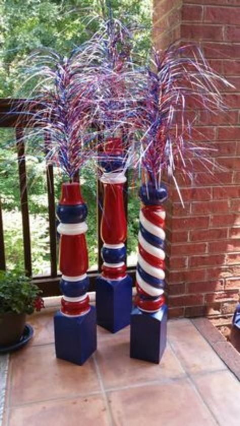 July 4th Decorations Outdoor, Wood Fireworks Craft, 4th Of July Yard Decorations, Fourth Of July Decor Outdoor, July Decorating Ideas, Fouth Of July Crafts, Patriotic Crafts Diy, Patriotic Diy, Americana Crafts