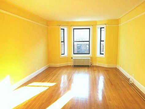 Yellow Painted Rooms, Warm Lamps, Yellow Bedroom Paint, Grey Paint Living Room, Yellow Walls Living Room, Interior Design Yellow, Yellow Painted Walls, Bay Window Living Room, Yellow Decor Living Room