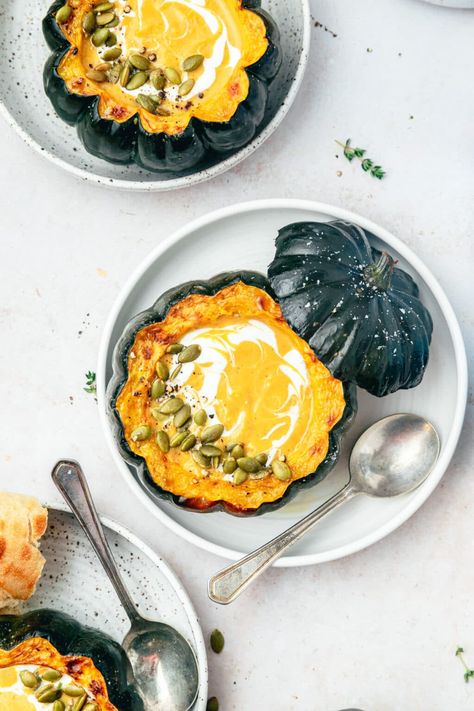 This creamy roasted acorn squash soup is served in edible roasted acorn squash bowls for a super cute and cozy fall meal! Best Fall Soup Recipes, Acorn Squash Soup, Butternut Squash Casserole, Winter Squash Recipes, Pumpkin Lasagna, Creamy Broccoli Soup, Roasted Acorn Squash, Pumpkin Mac And Cheese, Butternut Soup