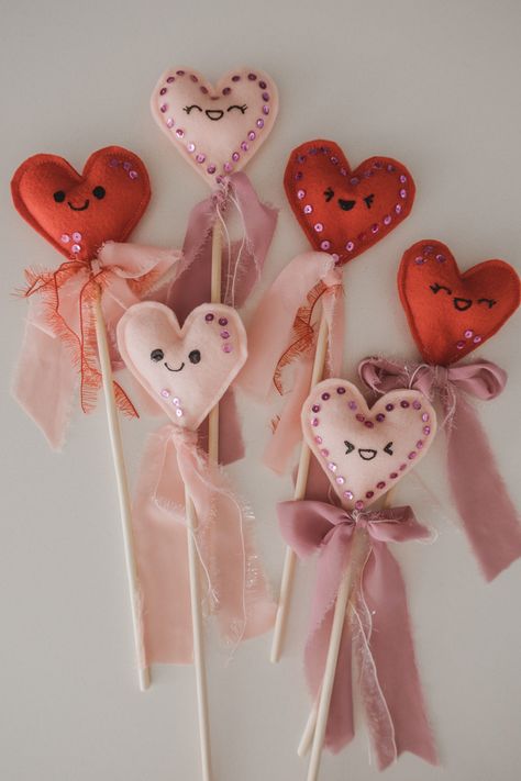 DIY Valentine Heart Wands - Kelsey Bang Valentine’s Day Sewing Projects, Heart Wand, Saint Valentin Diy, Valentines Bricolage, Valentine Gifts For Kids, Valentine Crafts For Kids, Toddler Valentines, Diy Valentines Crafts, Spring Holidays