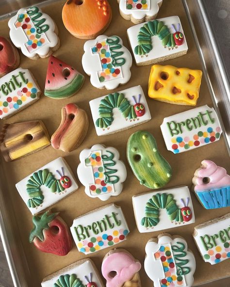 Hungry Caterpillar Cookies, Caterpillar Cookies, Hungry Hungry Caterpillar, Hungry Caterpillar Cake, First Birthday Cookies, Hungry Caterpillar Birthday, Hungry Caterpillar Party, Boys First Birthday Party Ideas, Cookies Theme