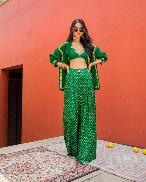 Indian Street Wear For Women, Boho Indian Outfits Wedding, Resort Wear Indian, Colorful Indian Outfit, Floral Indo Western Outfits, Indian Streetwear Fashion, Formal Suits For Women Indian, Indian Vintage Outfits, Indian Pants Outfit