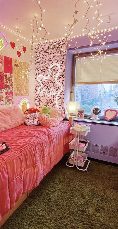 Pink Neon Room Decor, Cute College Room Ideas, Dorm Room Window Ideas, Dorm Room Wallpaper, Neon Dorm Room Aesthetic, Pink College Dorm Room Ideas, Dorm Room Bed Ideas, Speckled Wallpaper, Dorm Wallpaper