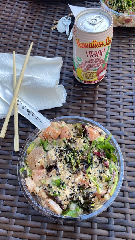 Hawaiian Food Photography, Hawche Food, Hawaii Life Aesthetic Food, Hawaii Poke Bowl Aesthetic, Hawaii Aesthetic Food, Kauai Hawaii Food, Luau Aesthetic, Hawaii Rice, Poke Aesthetic