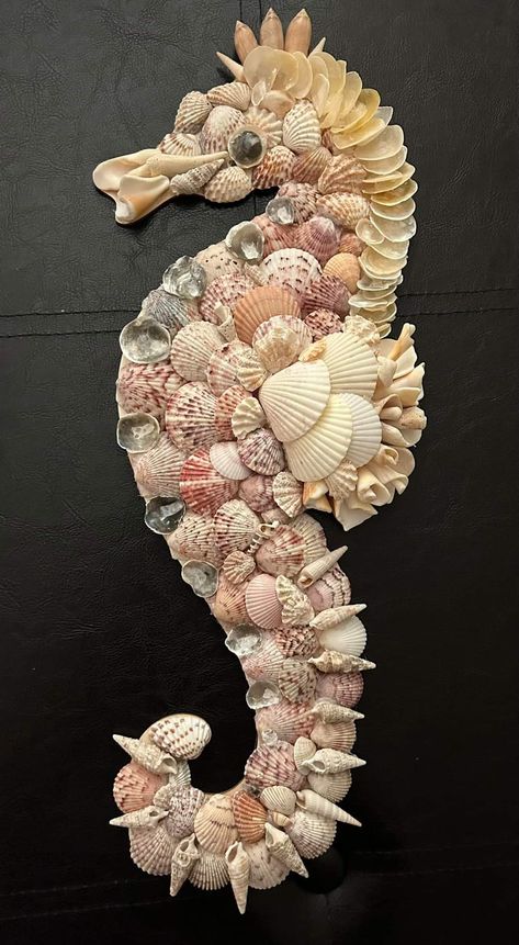 Not mine Beaches In South Carolina, Sea Shell Art, Seashell Art Diy, Beachy Wall Art, Beach Themed Crafts, Stone Pictures Pebble Art, Seahorse Art, Art Coquillage, Seashell Projects