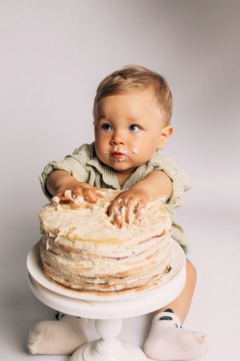 Baby Photoshoot Boy 6 Months, At Home First Birthday Photoshoot, 1st Birthday Photoshoot Smash Cake, At Home One Year Old Photoshoot, In Home First Birthday Pictures, Neutral One Year Photoshoot, 1 Year Birthday Pictures, Bear First Birthday Photoshoot, Babys First Birthday Photoshoot