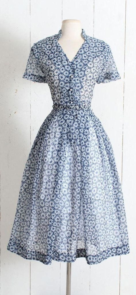 1950s Dresses Vintage, Daisy Print Dress, Mode Retro, Dresses 1950s, 1950s Dresses, Vintage Fashion 1950s, 1950s Outfits, Vintage 1950s Dress, 1950 Vintage