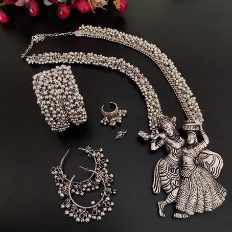 Rajasthani Silver Jewellery, Oxodice Jewellery, Silver Jewellery Indian Antique, Antique Silver Jewelry Indian, Navratri Ideas, China Country, Trendy Silver Jewelry, Oxidized Jewellery, Oxidized Silver Necklace