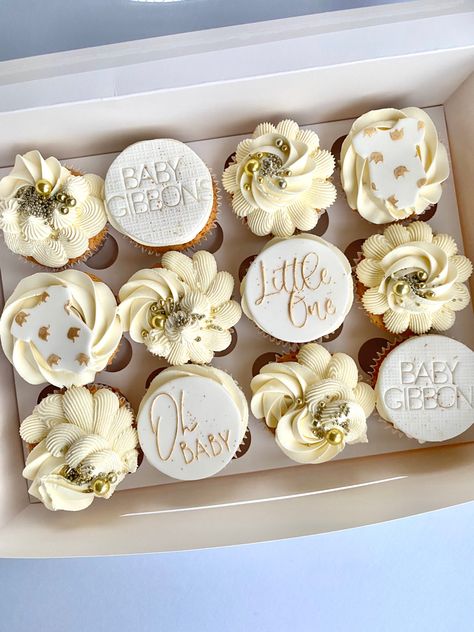 Baby Announcement Cupcakes, Gender Reveal Cupcakes Neutral, Gender Neutral Cupcakes, Oh Baby Cupcakes, Neutral Baby Shower Cupcakes, Cupcake Trends, Gender Reveal Cupcake Ideas, Baby Annoucment, Baby Shower Cupcakes Neutral