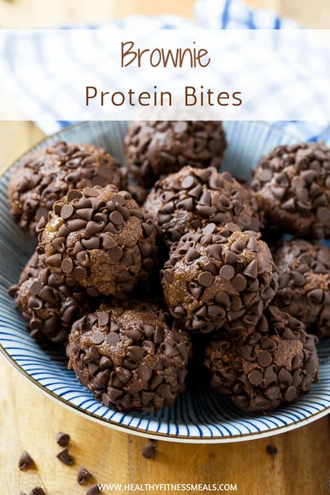 No-Bake Super Delicious Brownie Protein Bites Recipe | www.healthyfitnessmeals.com | Protein truffle bites | Protein balls | Healthy Brownie Bites | #proteinbites #brownieBites #healthytruffles via @healthyfitnessmeals Healthy Brownie Bites, Truffle Bites, Protein Bites Recipe, Protein Balls Healthy, Healthy Brownie, Protein Balls Recipes, Healthy Protein Snacks, Healthy Brownies, Healthy Fitness Meals