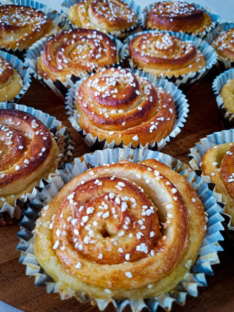 Vanilla Buns Recipe, Swedish Cinnamon Rolls Recipe, Swedish Bread, Buns Recipe Easy, Swedish Fika, Nordic Recipe, Ballerina Cookies, Finnish Recipes, Cinnamon Breakfast