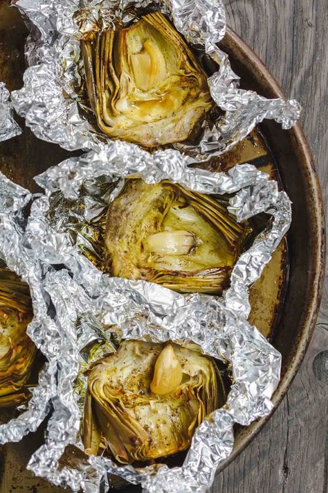 Easy Summer Bbq Ideas, Artichoke Appetizer, Roasted Artichokes, Artichoke Recipe, Garlic Vinaigrette, Capers Recipe, Appetizer Party, Roasted Artichoke, The Mediterranean Dish