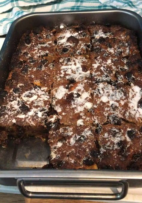 Nanny's Bread Pudding English Bread Pudding, Baking Recipes Uk, Bread Pudding Easy, Old Fashioned Bread Pudding, Lemon Pound Cake Recipe, Quick Cake, Meatball Recipes Easy, Dried Fruit Mix, Fruitcake Recipes