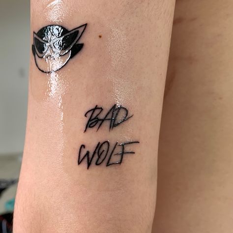 Doctor Who Bad Wolf Tattoo, Bad Wolf Tattoo, Tattoo Doctor, Doctor Who Tattoo, Wolf Tattoo, Bad Wolf, Fish Tattoos, Jesus Fish Tattoo, Doctor Who