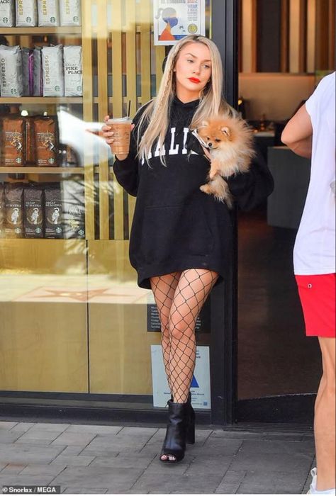 Oversized Tshirt Fishnet Outfit, Dress With Stockings Outfit, Fishnet Stockings Outfit, Oversized Hoodie Outfit, Fishnet Outfit, Courtney Stodden, Oversized Sweater Outfit, Stockings Outfit, Outfit Hoodie