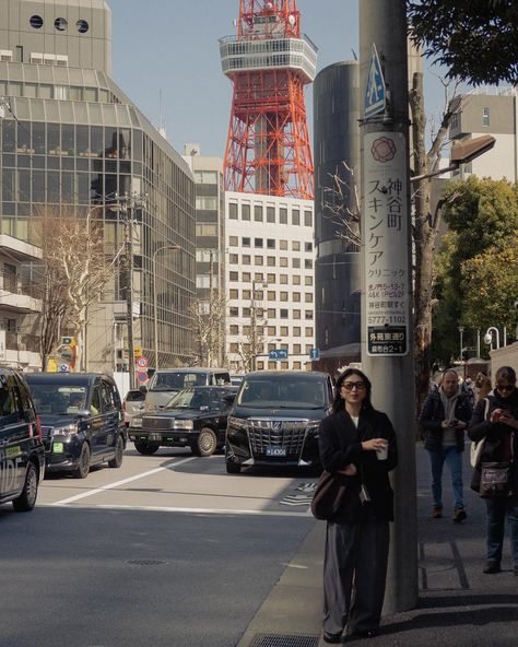 Under Tokyo Tower🗼🗼🗼 ･*:.｡. .｡.:*･゜ﾟ･* #35mm #japantrip #tokyo #tokyotower #cosbyyou #maisonmargiela #toteme #blazerlook #ootd #dailylook Japan Moodboard, Seoul Trip, Tokyo Outfits, Japan Pictures, Tokyo Aesthetic, Tokyo Photos, Japan Outfits, Thai Travel, Japan Country