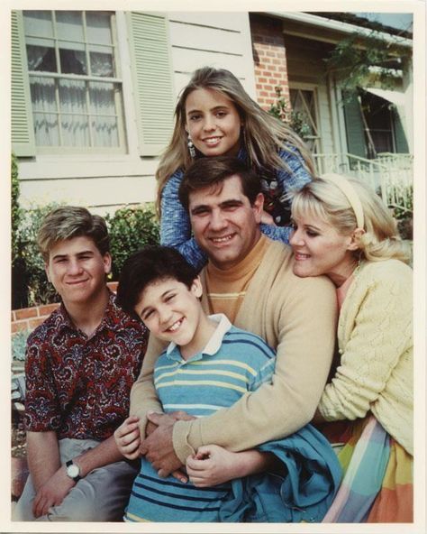 The Wonder Years Kevin Arnold, Fred Savage, The Wonder Years, Movies Worth Watching, Wonder Years, Classic Television, Pete The Cat, Love Film, Paper Making