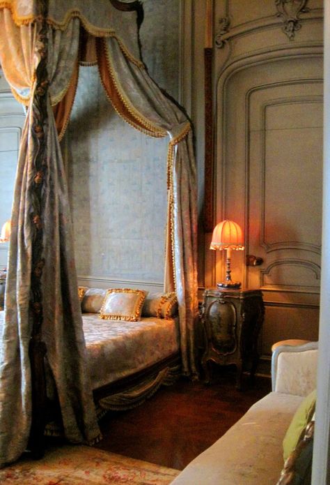 architect design™: Vizcaya: Espagnolette Victorian Beds, Bed Crown, Parisian Apartment, Hiding Places, Dreamy Bedrooms, Canopy Bed, French Interior, French Decor, French House