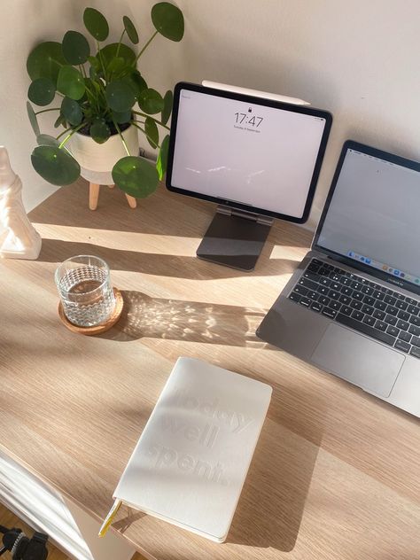 Desk Inspiration, Workspace Inspiration, Study Space, Study Motivation Inspiration, Work Desk, Studying Inspo, Desk Set, Study Inspiration, School Motivation