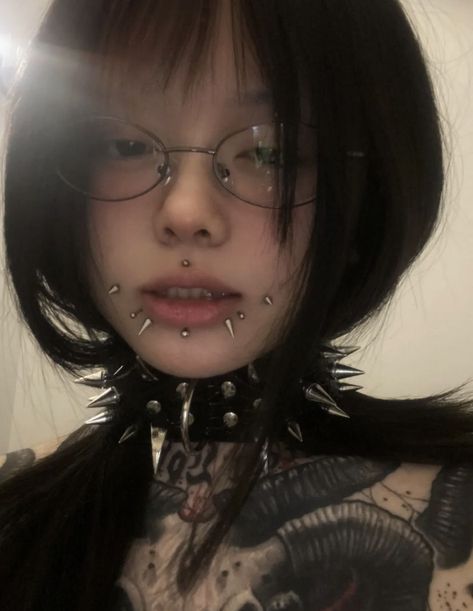 Face Piercings, Emo Girl, Cool Piercings, Alt Girls, Facial Piercings, Cute Piercings, Mind Body And Soul, Hair Reference, Body Modifications