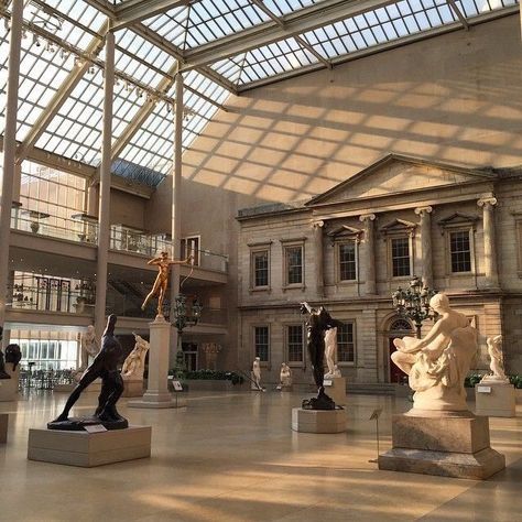 art museum aesthetic Art Museum Aesthetic, Tableaux Vivants, Museum Aesthetic, Fotografi Vintage, Couple Travel, Light Academia, Academia Aesthetic, Brown Aesthetic, Pretty Places