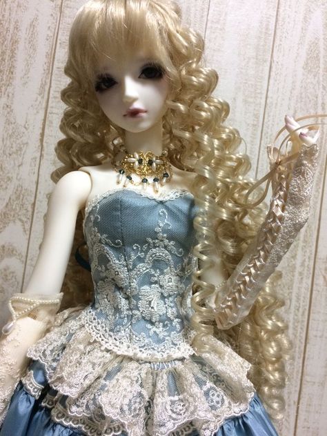 Porcelain Doll Aesthetic, Celebrity Instagram, Doll Plushies, Doll Aesthetic, Photos Of People, Fantasy Art Dolls, Hilarious Photos, Paparazzi Photos, Gothic Dolls