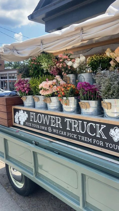 Farmers Market Flowers, Farmers Market Booth, Farmers Market Display, Glory Of The Snow, Flower Shop Design, Things To Do In Nashville, To Do In Nashville, Cut Flower Farm, Truck Driving