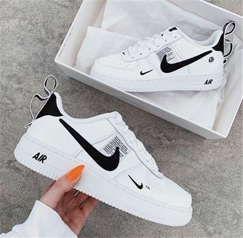 21 Comfortable and Stylish Nike Shoes to Shine - Fancy Ideas about Everything Instagram Shoes, Nike Shoes Air Force, White Nike Shoes, Dr Shoes, Jordan Shoes Girls, Custom Nike Shoes, All Nike Shoes, Nike Air Shoes, Shoes Sneakers Nike