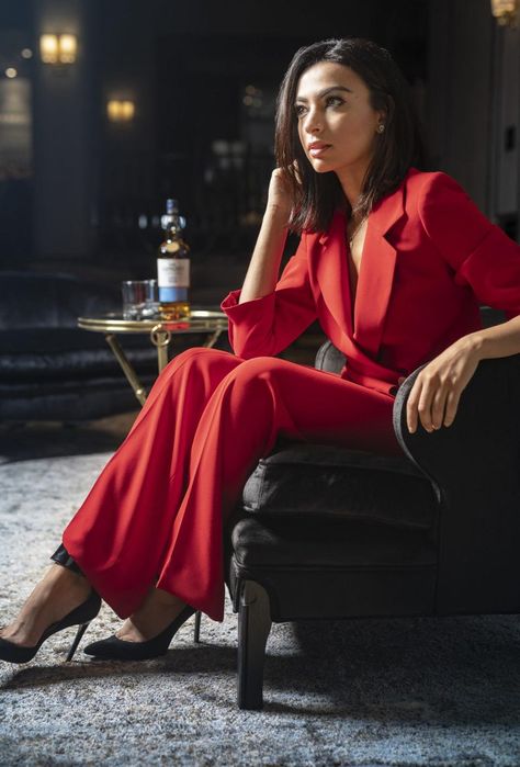 Power Suit Photoshoot, Women In Suits Photoshoot, Fierce Women Photoshoot, Powerful Women Photoshoot Ideas, Powerful Business Woman, Power Poses For Women, Photoshoot Corporate, Black Women In Suits, Power Suits For Women