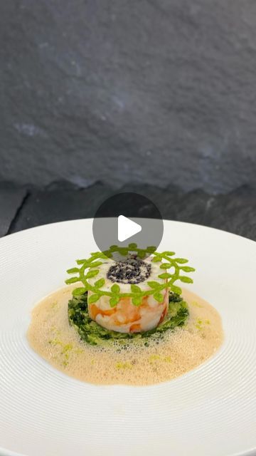 Rassem on Instagram: "Tiger prawns and cod farce  #prawns #tigerprawns #shrimp #seafood #fish #starter #salad #apetizer #platingskills #foodartchefs #cheflifestyle #gastronomia #eatclean" Michelin Star Seafood, Shrimp Starter Recipes, Shrimp Plating, Fish Starter Recipes, Fish Starter, Thai Prawn Curry, Seafood Starter, Fine Dining Starters, Prawn Starters