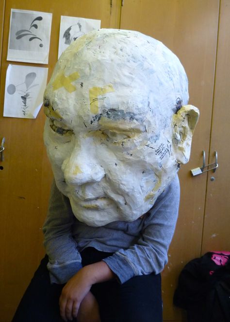 la cabeza Paper Mache Head, 3d Art Projects, Paper Mache Mask, High School Art Lessons, High School Art Projects, Sculpture Lessons, Cardboard Sculpture, Paper Mache Sculpture, Sculpture Projects