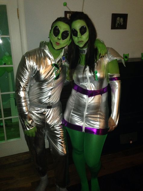 Alien Halloween costume Green And Silver Alien Costume, Mens Alien Costume Diy, Mib Alien Costume, Alien Men Costume, Alien Group Costume, Male Alien Costume, Alien Dress Up, Alien Costume Aesthetic, Scary Alien Costume